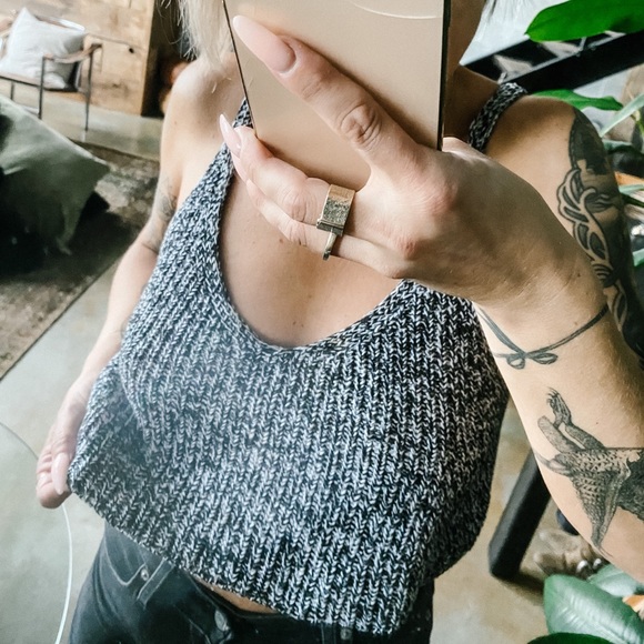 TALULA BLACK & WHITE KNIT CROPPED TANK - Picture 2 of 8